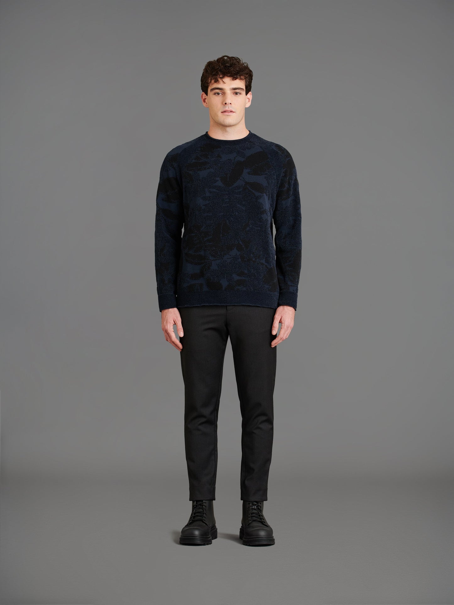 Velvet Dama Round Knit