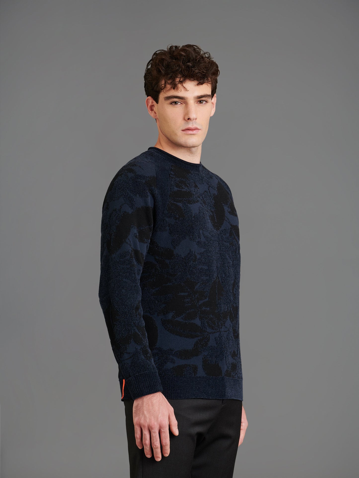 Velvet Dama Round Knit