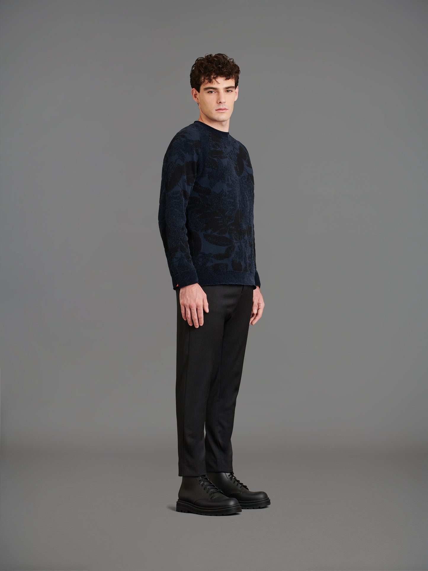 Velvet Dama Round Knit