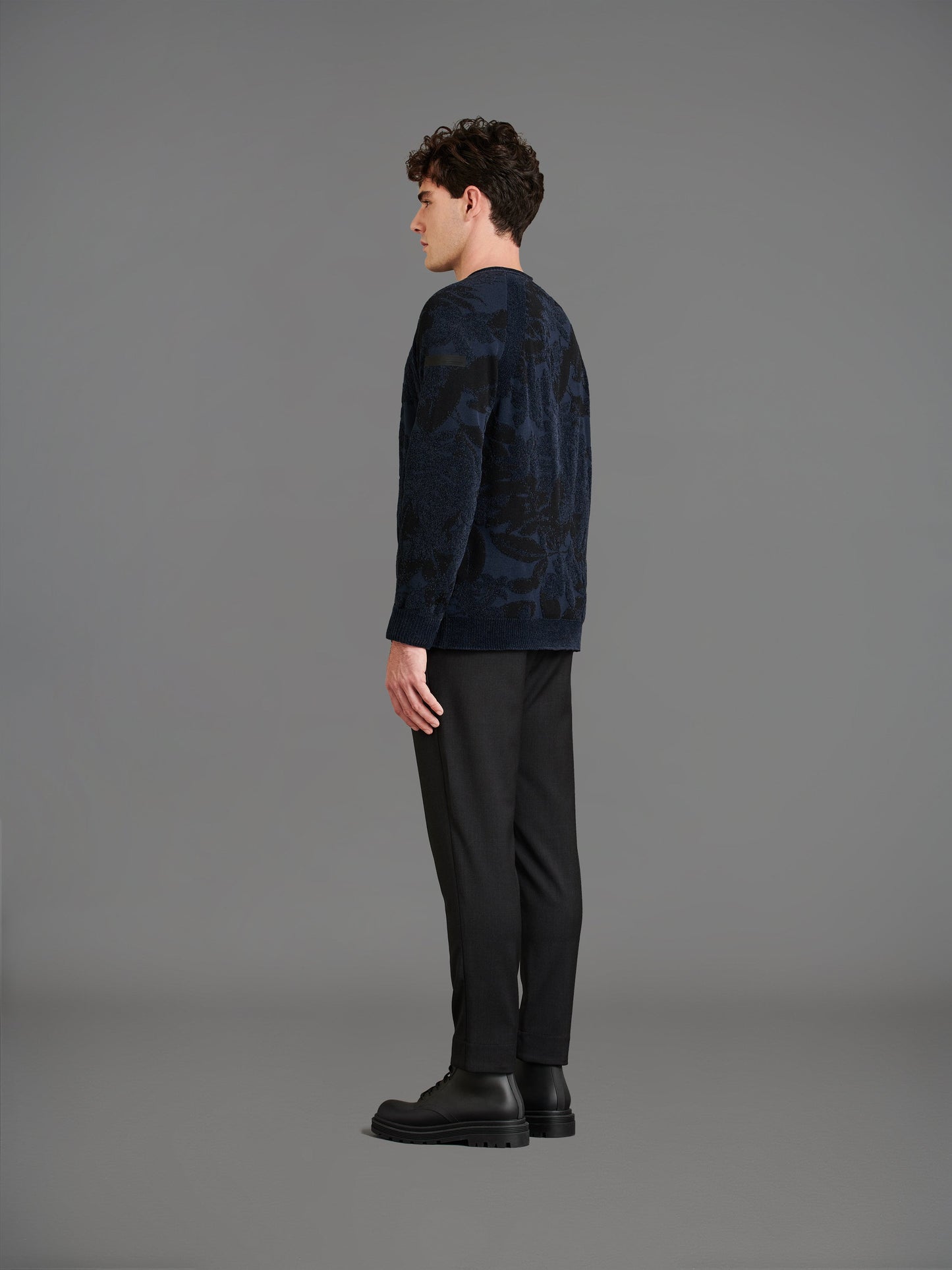 Velvet Dama Round Knit