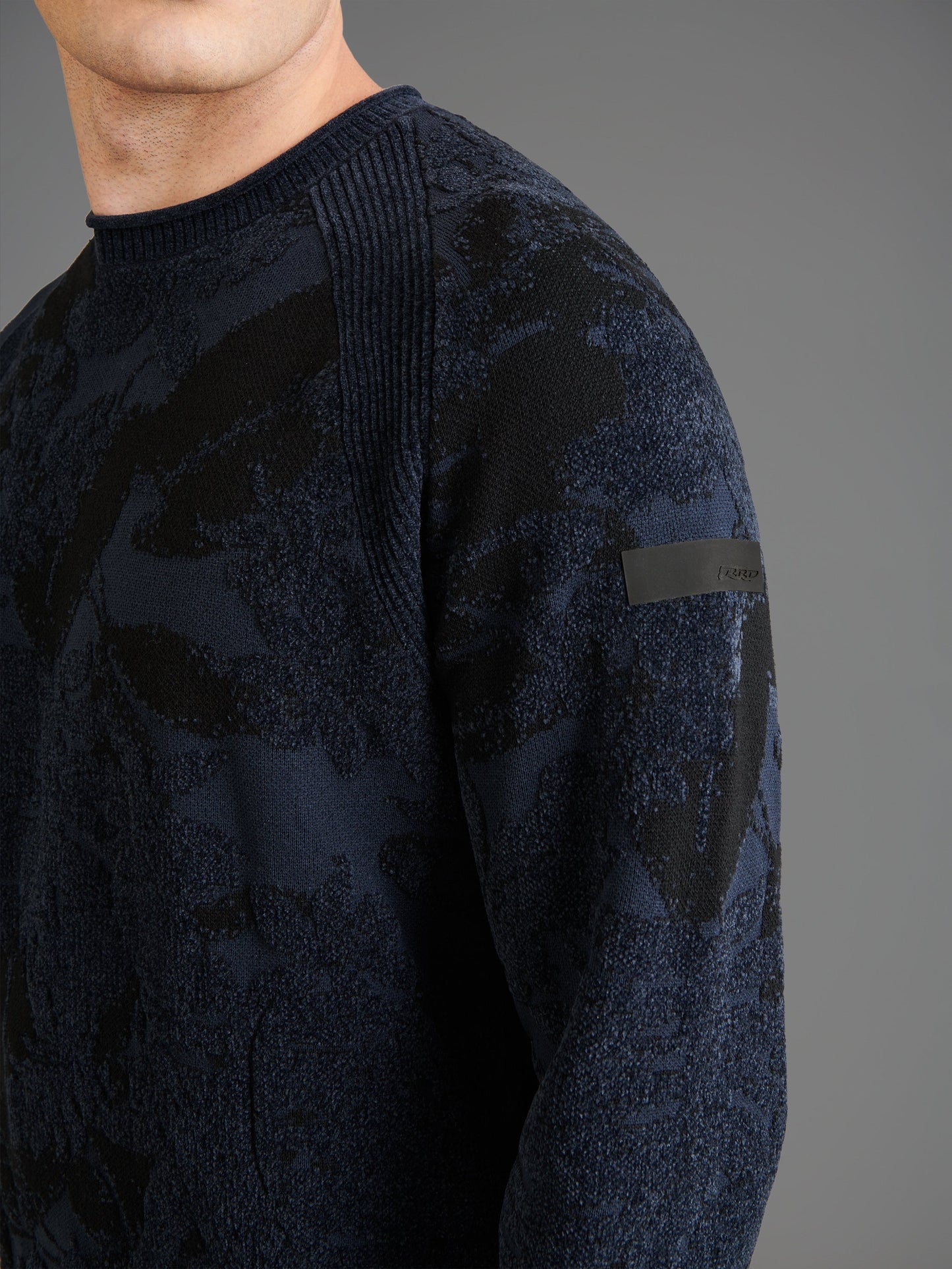 Velvet Dama Round Knit