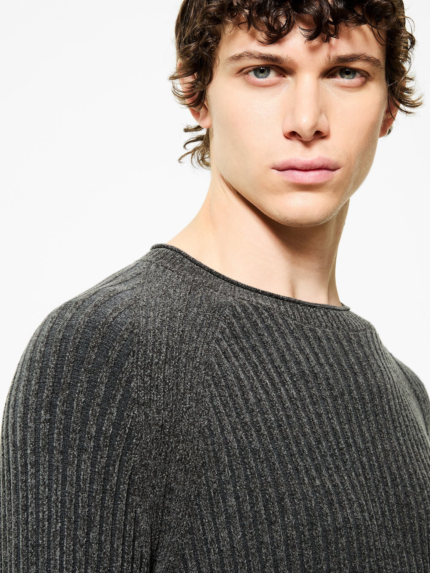 Velvet Rave Round Knit