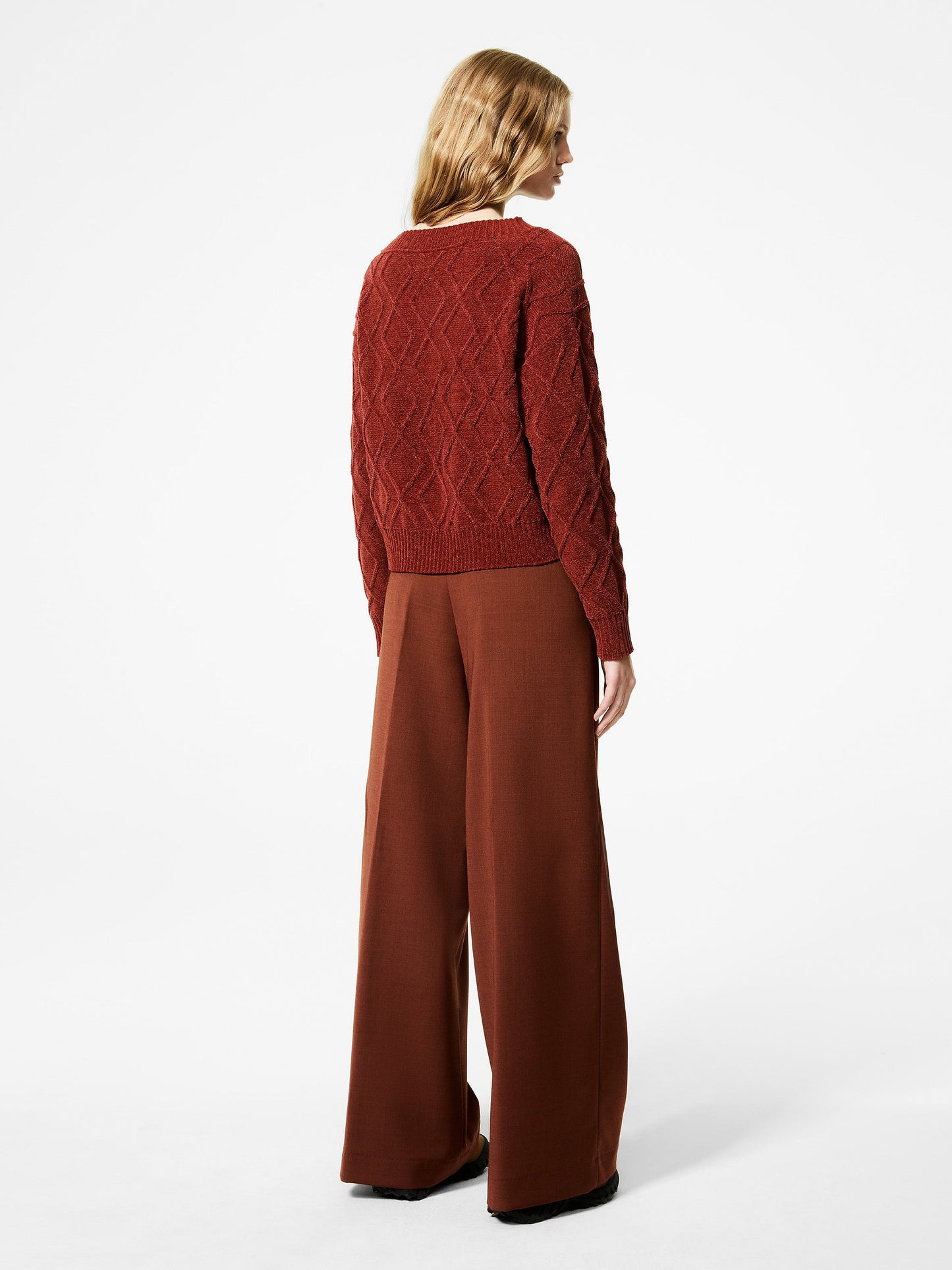 Velvet Fish Round Wom Knit