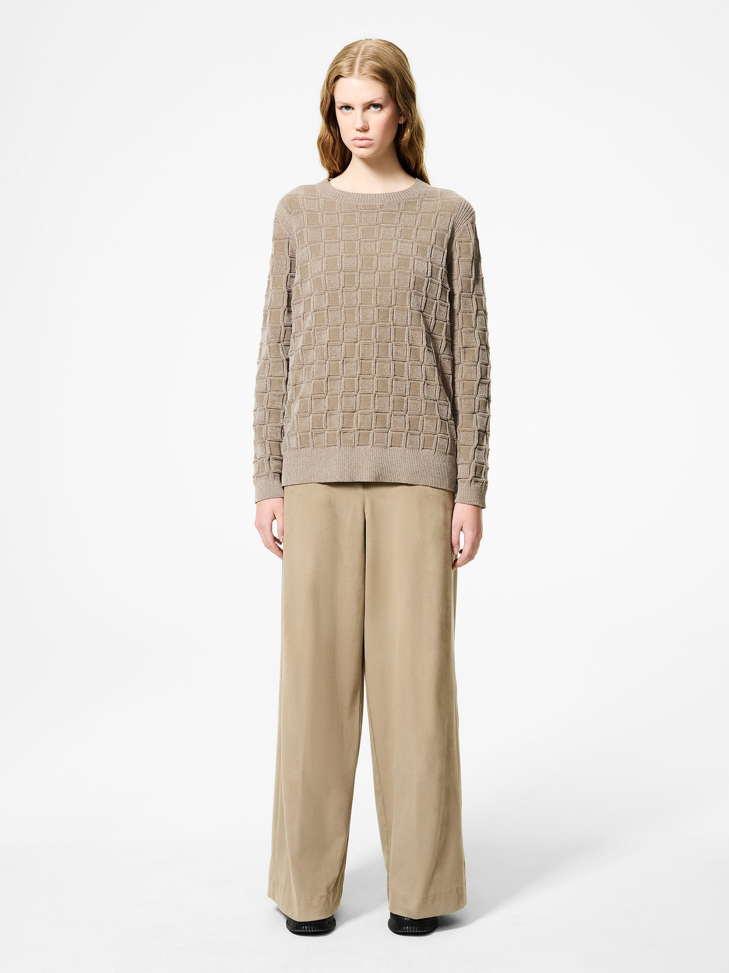 Dori Round Wom Knit