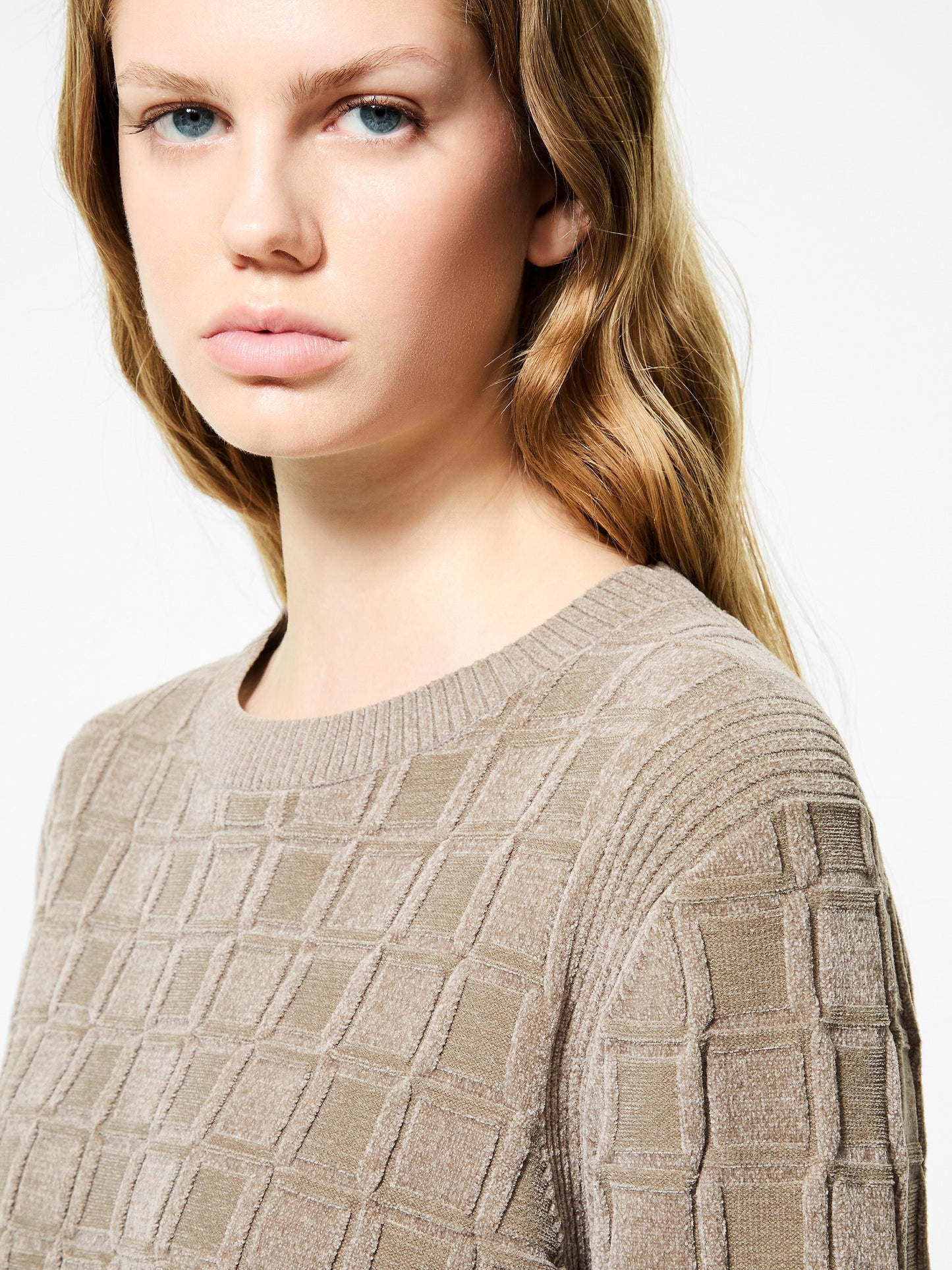 Dori Round Wom Knit