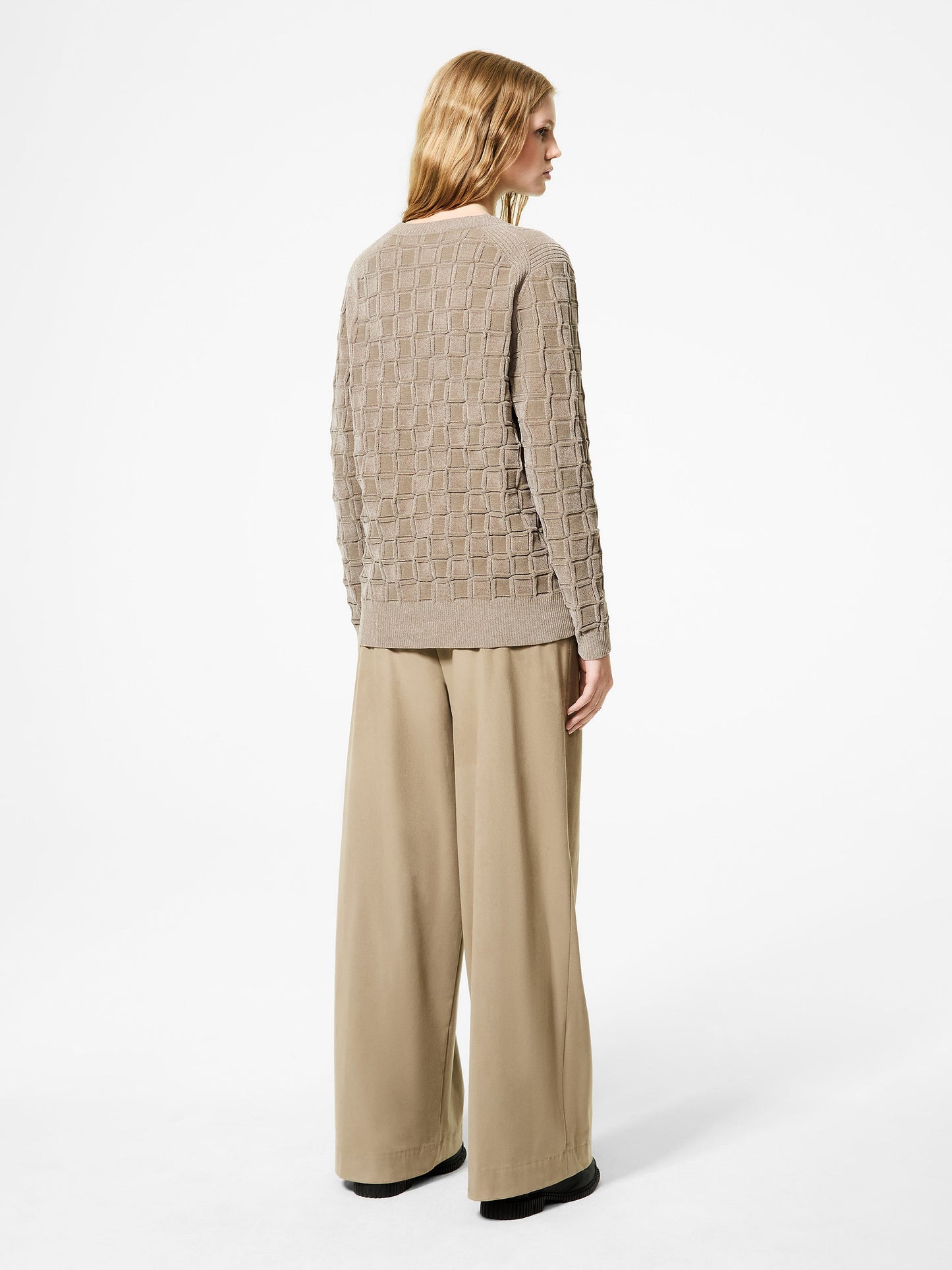 Dori Round Wom Knit
